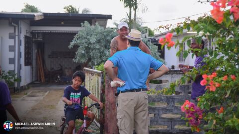 https://michaelashwinadhin.com/wp-content/uploads/2025/03/MAA-Huis-aan-Huis-Welgelegen-23-03-2025-Michael-Ashwin-Adhin-NDP-Suriname-64.jpg