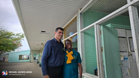 https://michaelashwinadhin.com/wp-content/uploads/2025/03/Nationale-Voorleesdag-4-maart-2025-Michael-Ashwin-Adhin-NDP-Suriname-14.jpg