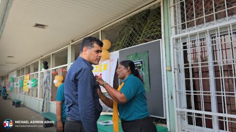 https://michaelashwinadhin.com/wp-content/uploads/2025/03/Nationale-Voorleesdag-4-maart-2025-Michael-Ashwin-Adhin-NDP-Suriname-2.jpg