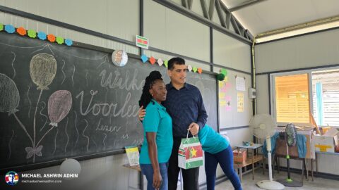 https://michaelashwinadhin.com/wp-content/uploads/2025/03/Nationale-Voorleesdag-OS-Koewarasan-4-maart-2025-Michael-Ashwin-Adhin-NDP-Suriname-14.jpg