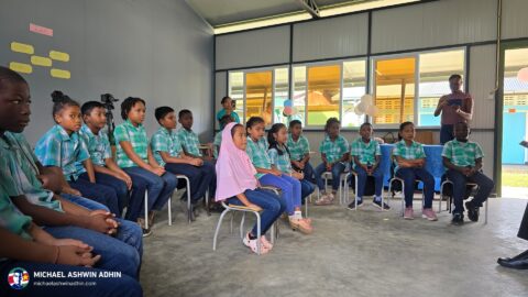 https://michaelashwinadhin.com/wp-content/uploads/2025/03/Nationale-Voorleesdag-OS-Koewarasan-4-maart-2025-Michael-Ashwin-Adhin-NDP-Suriname-4.jpg