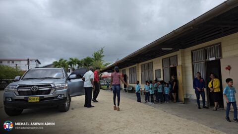 https://michaelashwinadhin.com/wp-content/uploads/2025/03/Voorleesdag-OS-Maretraite-school-Paramaribo-7-maart-2025-Michael-Ashwin-Adhin-NDP-Suriname-1.jpg