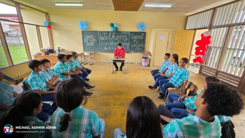 https://michaelashwinadhin.com/wp-content/uploads/2025/03/Voorleesdag-OS-Maretraite-school-Paramaribo-7-maart-2025-Michael-Ashwin-Adhin-NDP-Suriname-17.jpg