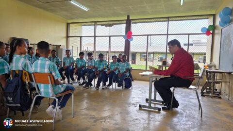 https://michaelashwinadhin.com/wp-content/uploads/2025/03/Voorleesdag-OS-Maretraite-school-Paramaribo-7-maart-2025-Michael-Ashwin-Adhin-NDP-Suriname-19.jpg