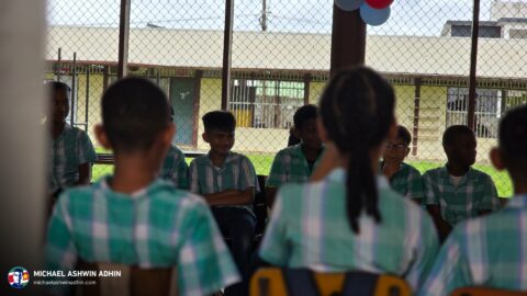 https://michaelashwinadhin.com/wp-content/uploads/2025/03/Voorleesdag-OS-Maretraite-school-Paramaribo-7-maart-2025-Michael-Ashwin-Adhin-NDP-Suriname-21.jpg