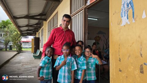 https://michaelashwinadhin.com/wp-content/uploads/2025/03/Voorleesdag-OS-Maretraite-school-Paramaribo-7-maart-2025-Michael-Ashwin-Adhin-NDP-Suriname-36.jpg