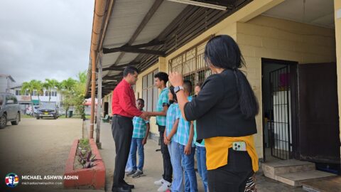 https://michaelashwinadhin.com/wp-content/uploads/2025/03/Voorleesdag-OS-Maretraite-school-Paramaribo-7-maart-2025-Michael-Ashwin-Adhin-NDP-Suriname-9.jpg