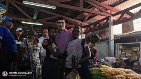Op de markt in de Nickerie