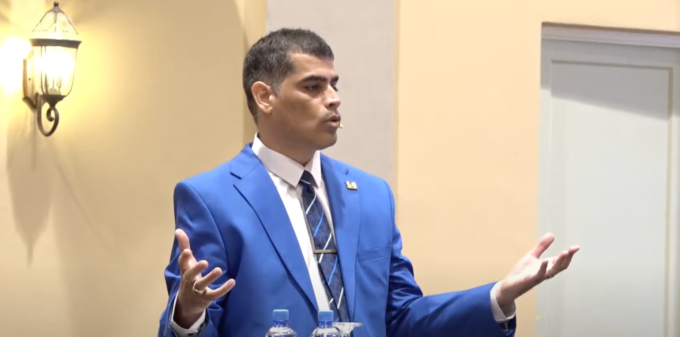 Surinaams verkiezingsdebat toont Aswhin Adhin als sterkste speler