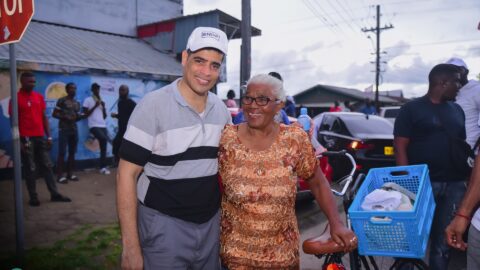 https://michaelashwinadhin.com/wp-content/uploads/2025/05/NDP-Hotspot-Paramaribo-Michael-Ashwin-Adhin-Suriname-Verkiezingen-2025-t24.jpg
