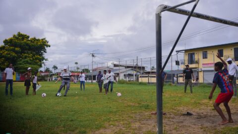 https://michaelashwinadhin.com/wp-content/uploads/2025/05/NDP-Hotspot-Paramaribo-Michael-Ashwin-Adhin-Suriname-Verkiezingen-2025-t4.jpg