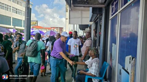 https://michaelashwinadhin.com/wp-content/uploads/2025/05/NDP-Paramaribo-Bezoek-Markt-Michael-Ashwin-Adhin-Suriname-Verkiezingen-2025-10.jpg