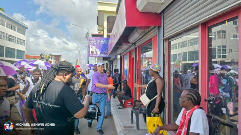 https://michaelashwinadhin.com/wp-content/uploads/2025/05/NDP-Paramaribo-Bezoek-Markt-Michael-Ashwin-Adhin-Suriname-Verkiezingen-2025-12.jpg