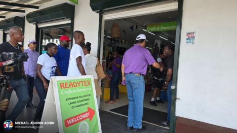 https://michaelashwinadhin.com/wp-content/uploads/2025/05/NDP-Paramaribo-Bezoek-Markt-Michael-Ashwin-Adhin-Suriname-Verkiezingen-2025-16.jpg