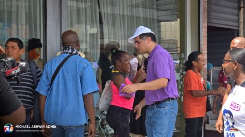 https://michaelashwinadhin.com/wp-content/uploads/2025/05/NDP-Paramaribo-Bezoek-Markt-Michael-Ashwin-Adhin-Suriname-Verkiezingen-2025-19.jpg