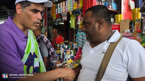 https://michaelashwinadhin.com/wp-content/uploads/2025/05/NDP-Paramaribo-Bezoek-Markt-Michael-Ashwin-Adhin-Suriname-Verkiezingen-2025-t12.jpg