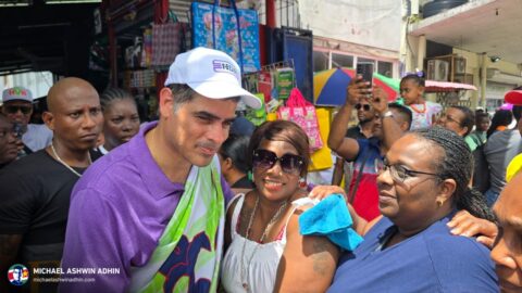 https://michaelashwinadhin.com/wp-content/uploads/2025/05/NDP-Paramaribo-Bezoek-Markt-Michael-Ashwin-Adhin-Suriname-Verkiezingen-2025-t13.jpg