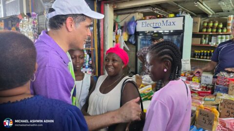 https://michaelashwinadhin.com/wp-content/uploads/2025/05/NDP-Paramaribo-Bezoek-Markt-Michael-Ashwin-Adhin-Suriname-Verkiezingen-2025-t16.jpg