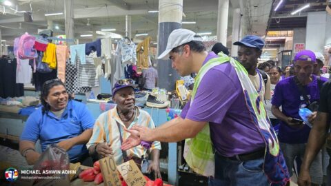 https://michaelashwinadhin.com/wp-content/uploads/2025/05/NDP-Paramaribo-Bezoek-Markt-Michael-Ashwin-Adhin-Suriname-Verkiezingen-2025-t17-1.jpg