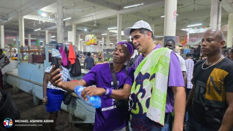 https://michaelashwinadhin.com/wp-content/uploads/2025/05/NDP-Paramaribo-Bezoek-Markt-Michael-Ashwin-Adhin-Suriname-Verkiezingen-2025-t18-1.jpg
