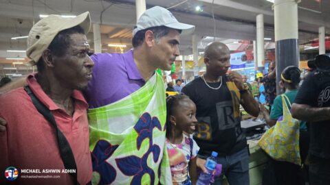 https://michaelashwinadhin.com/wp-content/uploads/2025/05/NDP-Paramaribo-Bezoek-Markt-Michael-Ashwin-Adhin-Suriname-Verkiezingen-2025-t22.jpg