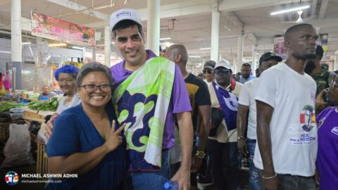 https://michaelashwinadhin.com/wp-content/uploads/2025/05/NDP-Paramaribo-Bezoek-Markt-Michael-Ashwin-Adhin-Suriname-Verkiezingen-2025-t25.jpg