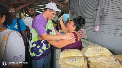 https://michaelashwinadhin.com/wp-content/uploads/2025/05/NDP-Paramaribo-Bezoek-Markt-Michael-Ashwin-Adhin-Suriname-Verkiezingen-2025-t6.jpg